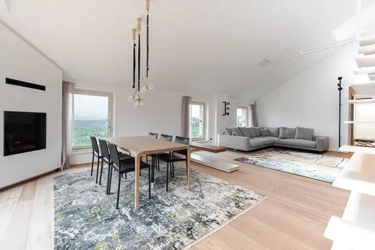 Confronto visivo Dimensioni tappeto rettangolare : tappeto rettangolare piccolo che frammenta lo spazio vs tappeto grande che unifica il salotto moderno