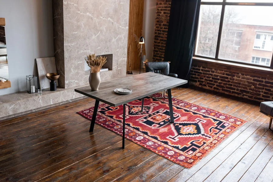 Salotto moderno arredato con tappeti unici e decorativi annodati a mano